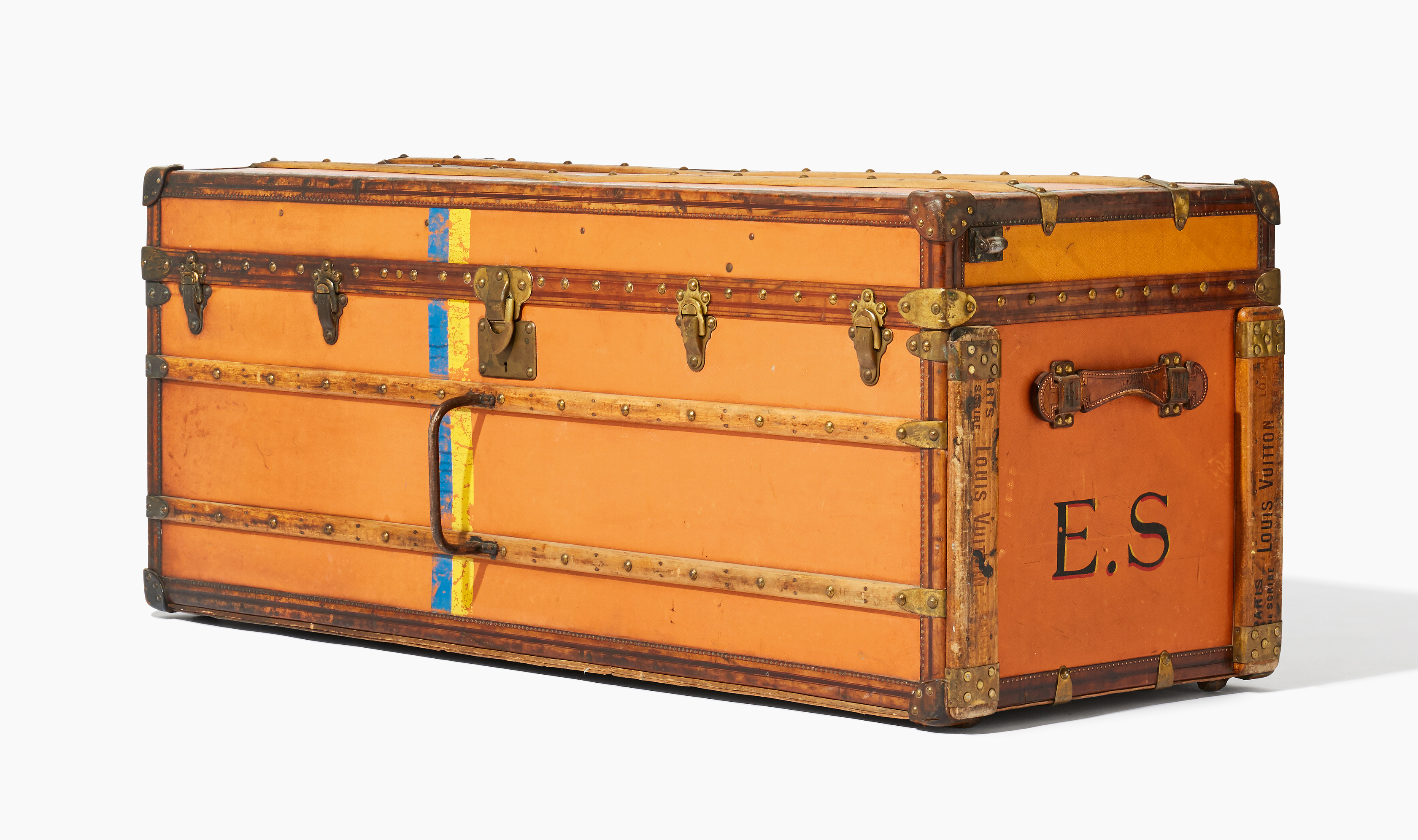 Old fashioned store luggage trunks